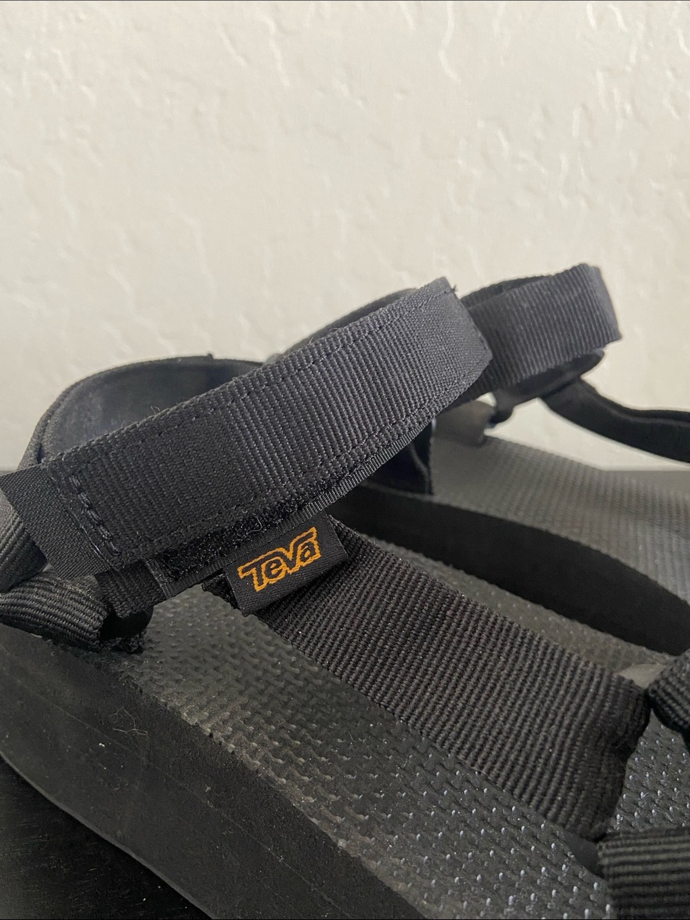 Teva | Black Flatform Sandal Adjustable Straps Size 8 - Picture 2 of 9